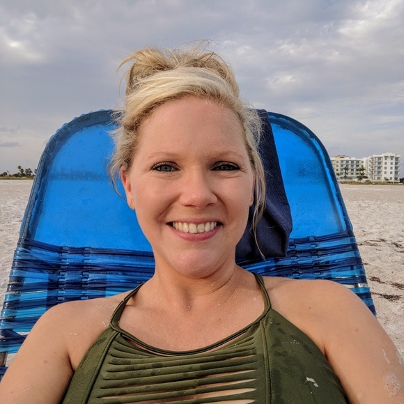 Meet your Posher, Meredith - Picture 2 of 3